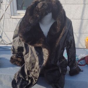 Luxurious Black Fur-Trimmed Women's Coat M/M Waist Length